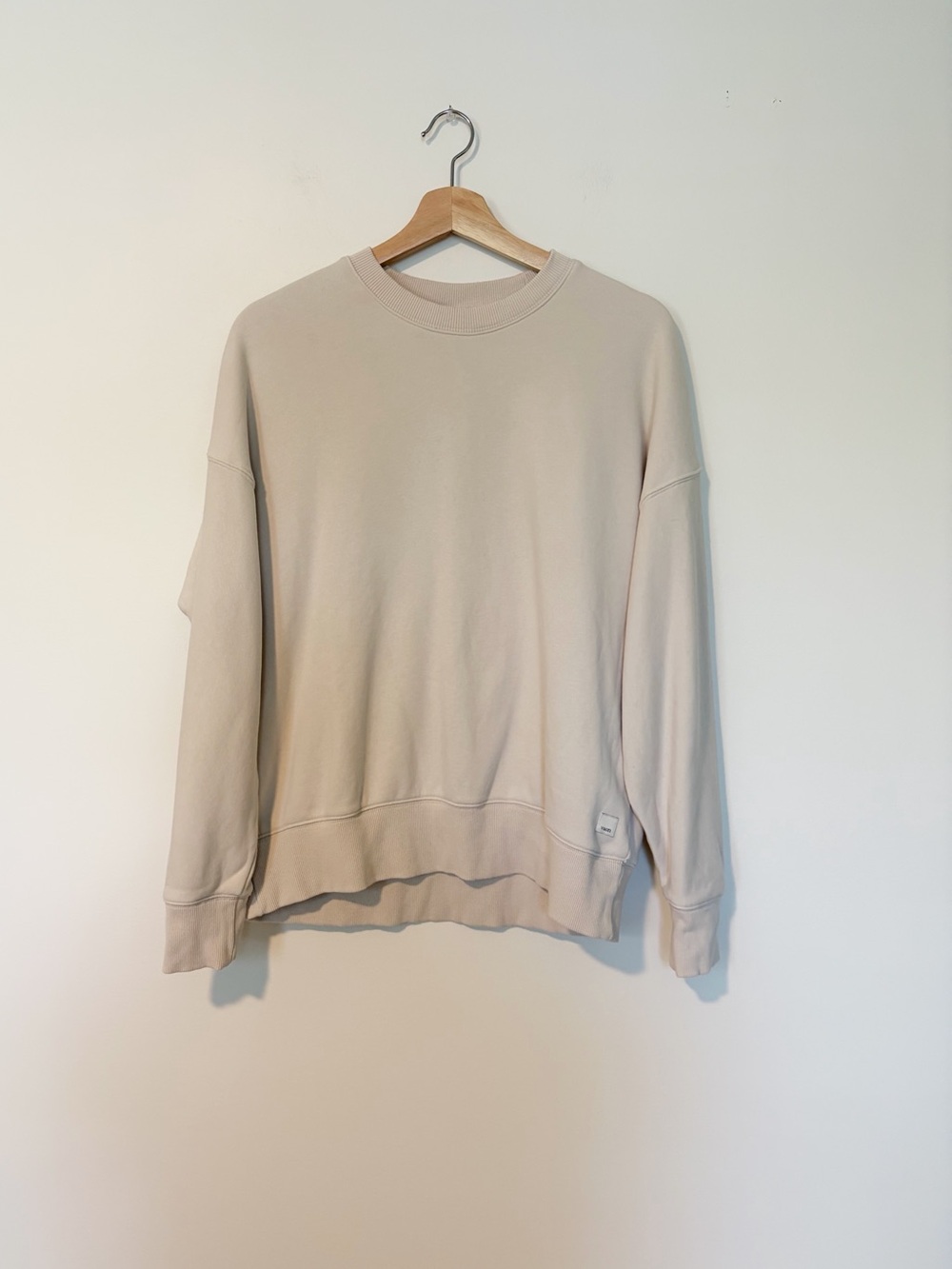 Vuori Women’s Sedona Weekender Crew in Bone Size Small